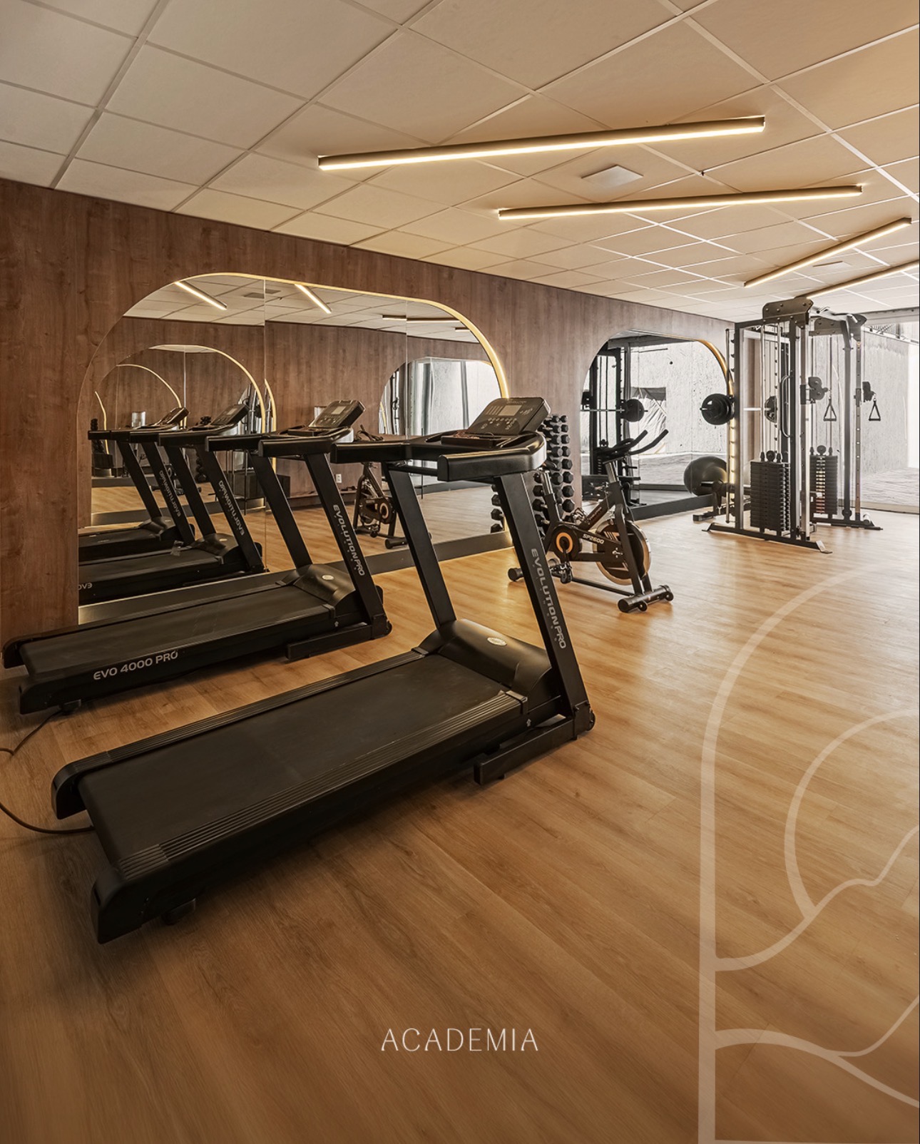 Academia do Harmont com esteiras e área de musculação
